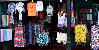Hikkaduwa, Sri Lanka - 28 Kasım 2019: Hikkaduwa, Sri Lanka Giysi Pazarı