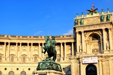 Viyana, Avusturya - 30 Haziran 2019: Hofburg Habsburg Hanedanı 'nın eski başlıca sarayıdır ve bugün Avusturya Cumhurbaşkanının resmi ikamet ve işyeri olarak hizmet vermektedir.
