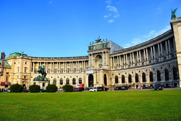 2019年6月30日 奥地利维也纳 霍夫堡是哈布斯堡王朝统治者的前主要皇宫 今天是奥地利总统的官邸和工作场所 — 图库照片