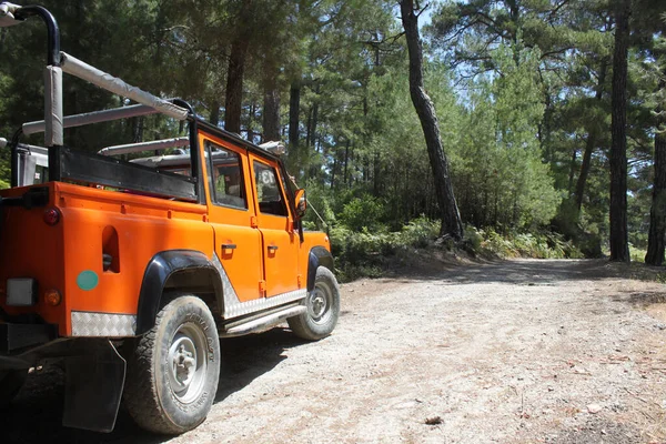 Jeep Safari Čekání na dobrodružství — Stock fotografie
