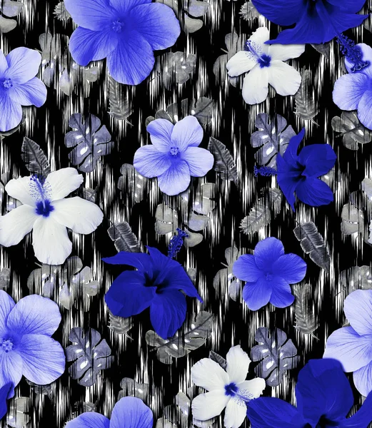 Bezszwowy Kolorowy Jasny Mieszany Wzór Tropikalnymi Kwiatami Ręcznie Rysowanymi Liśćmi — Zdjęcie stockowe