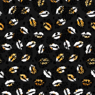 Dudaklarında öpücük izi ve sahte leopar derisi lekeleri olan kusursuz bir desen. 