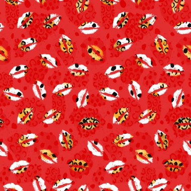 Dudaklarında öpücük izi ve sahte leopar derisi lekeleri olan kusursuz bir desen. 