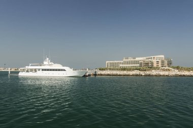 Lüks Yat ve scyscrapers Unidet Arap Emirlikleri Dubai Merkezi.