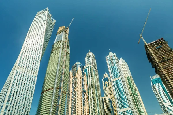 Luxe scyscrapers in het centrum van Dubai, Unidet Arabische Emiraten. — Stockfoto