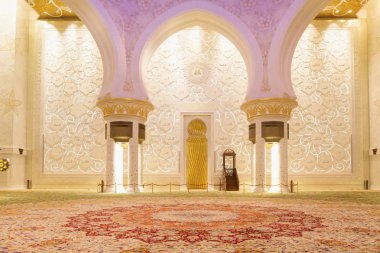 Abu Dhabi, Birleşik Arap Emirlikleri - 5 Kasım 2016: Büyük Sheik Zayed Camisi, Abu Dhabi, BAE