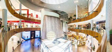 Dubai - 08 Kasım 2016: Dubai Alışveriş Merkezi linterior. Dubai, Dubai Alışveriş Merkezi bulunan 20 milyar dolarlık Downtown Dubai karmaşık parçasıdır ve 1200 mağaza içerir.