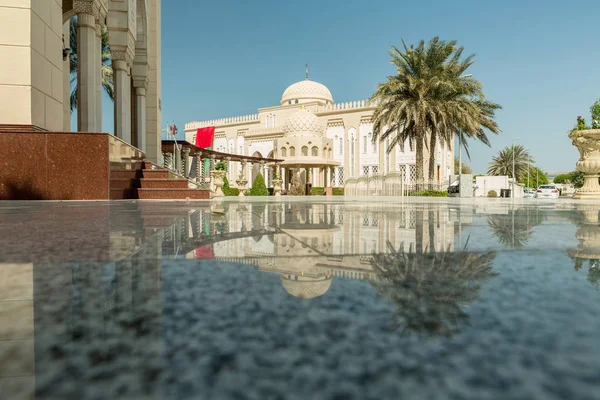 DUBAI, EMIRATOS ÁRABES UNIDOS - 08 DE NOVIEMBRE DE 2016: Mezquita de Jumeirah —  Fotos de Stock