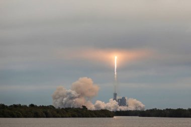 Cape Canaveral, Fl - 19 Şubat 2017: Spacex debuts Falcon 9 denize indirmek