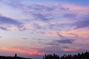 renkli gökyüzü günbatımı sonra