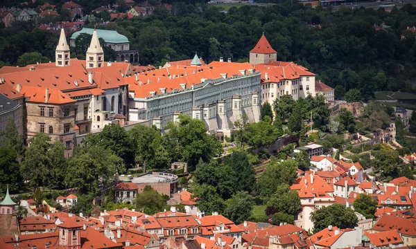 A régi város palota Lobkowicz területe. Prága, a Cseh Köztársaságban — Stock Fotó