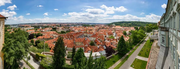 プラハ、チェコ共和国の空撮。パノラマ ビュー — ストック写真