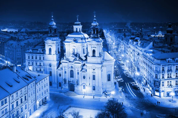 Vista da Praça da Cidade Velha em Praga, hora de inverno — Fotografia de Stock