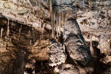 Punkva Moravyalı Karst alan Brno, Çek Cumhuriyeti yakınındaki mağarada. Moravyalı Karst inanılmaz bir sarkıt