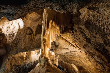 Punkva Moravyalı Karst alan Brno, Çek Cumhuriyeti yakınındaki mağarada. Moravyalı Karst inanılmaz bir sarkıt