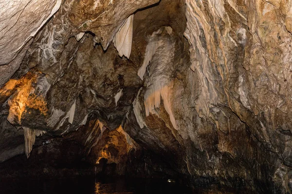 Punkva Moravyalı Karst alan Brno, Çek Cumhuriyeti yakınındaki mağarada. Moravyalı Karst inanılmaz bir sarkıt — Stok fotoğraf