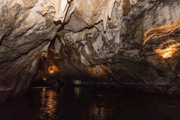 모라비아 카르스트 지역 체코 브르노 근처에 Punkva 동굴. 모라비아 카르스트에서 놀라운 종유석 — 스톡 사진