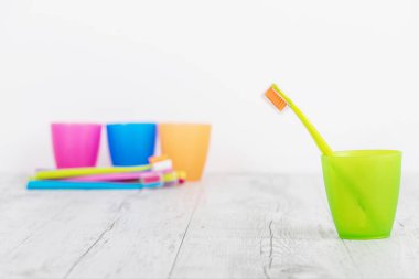 Yeni renk ultra ince diş fırçaları renkli gözlük. Diş