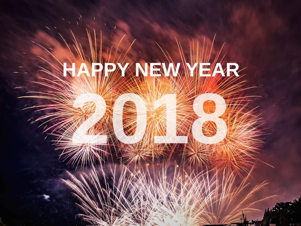 С Новым 2018 годом на фоне фейерверков — стоковое фото
