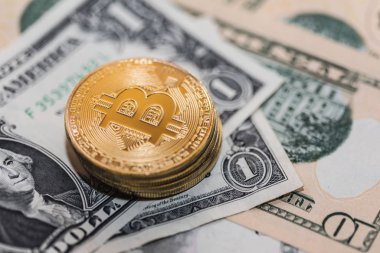 Bitcoin sanal para birimi. Bitcoin ile ticaret. Sanal bir para birimi satın alma riskini. Kripto para birimi arka plan kavramı.