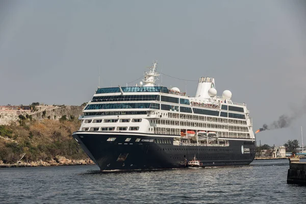 HAVANA, CUBA- MAR 18 2018 Azamara cruise in Havana bay. Azamara Quest a cruise ship owned and operated by Azamara Club — Stock Photo, Image