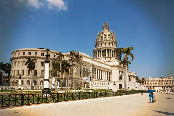Havanna, Kuba - 2018. március 18.: Nézd a Capitolium, Havanna. Ha — Stock Fotó