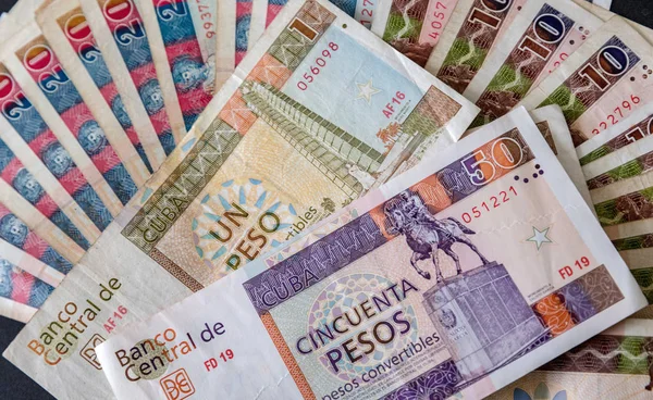 Peso cubano convertible (CUC). Billetes y monedas convertibles cubanos — Foto de Stock