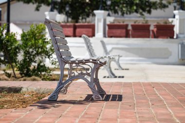 Cienfuegos inci Park banklar boş