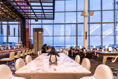 Toronto, Kanada - 2nd Mart 2018: Modern iç Toronto Pearson Uluslararası Havaalanı. Toronto Pearson Uluslararası Havaalanı içinde çağdaş mimarisi