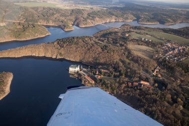Kale Orlik Orlik Barajı altında görüntülemek üzerinden uçak, Southern Bohemia, Çek Cumhuriyeti Çek Ortaçağ Kalesi