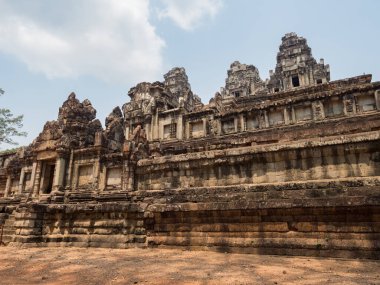 Ta Keo tapınağı - dağ. Khmer tapınağı 10. yüzyılda Siem Reap yakınlarındaki Angkor kompleksinde inşa edildi. Kamboçya