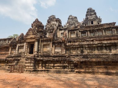 Ta Keo tapınağı - dağ. Khmer tapınağı 10. yüzyılda Siem Reap yakınlarındaki Angkor kompleksinde inşa edildi. Kamboçya