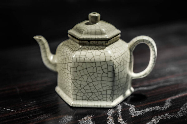 Китайский керамический чайник. Чайник с трещинами. Цзиндэчжэнь
.