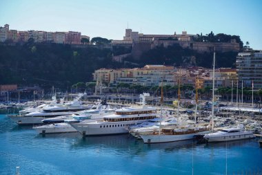 Monaco, Monte Carlo 'da birkaç güzel yat park etmiş.
