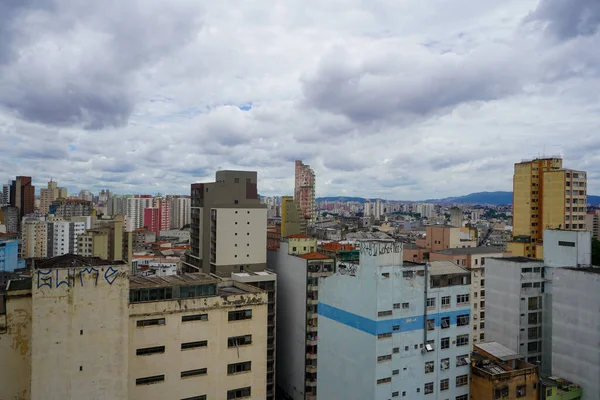 La vista de las selvas de hormigón de Sao Paulo, Brasil. La ciudad más poblada del país más grande de Sudamérica . — Foto de Stock