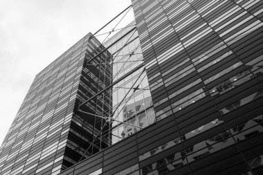 Oslo 'nun modern mimarisi: Opera Mahallesi' nin Barkod Projesi. Eski rıhtım ve sanayi bölgesi. Ağustos 2019