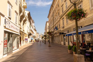 Korzo gezinti güvertesi Hırvatistan 'ın Rijeka kentinin en ünlü sokaklarından biri. Bu sokak şehir merkezinde yer almaktadır. Haziran 2019