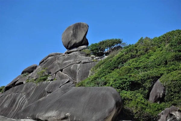 Tayland Rock Sail Bazı Yerlerde Yeşil Çalılarla Kaplı Antik Uçurumlar — Stok fotoğraf