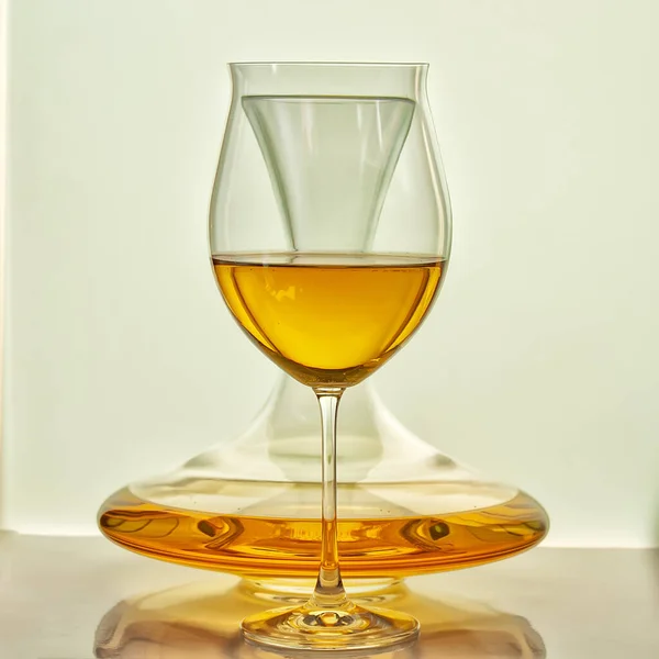 Decanter Calice Vino Bianco Simmetria — Foto Stock