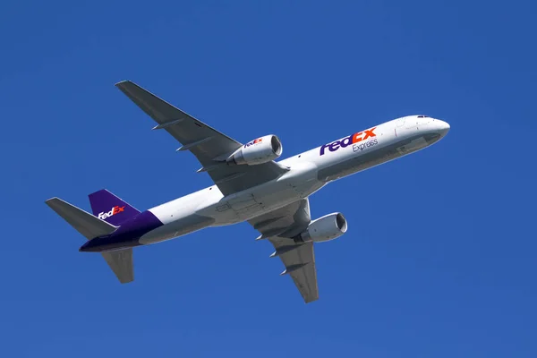 Fedex αεριωθούμενο αεροπλάνο που φέρουν στο 2016 Χάντινγκτον Μπιτς Air Show — Φωτογραφία Αρχείου