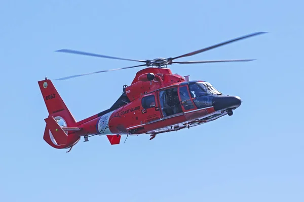 Helikopter Coast Guard räddning — Stockfoto