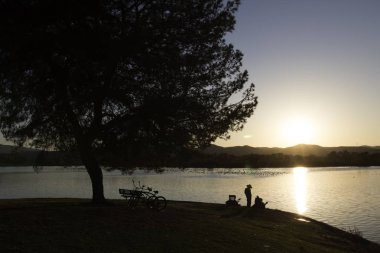 Park göl günbatımı düşüş sırasında