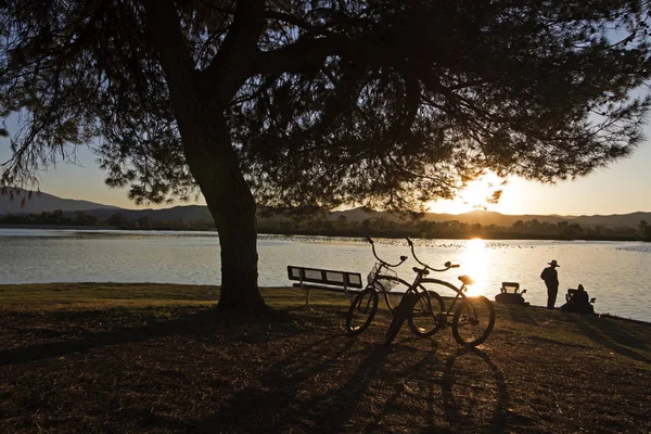 Park göl günbatımı düşüş sırasında
