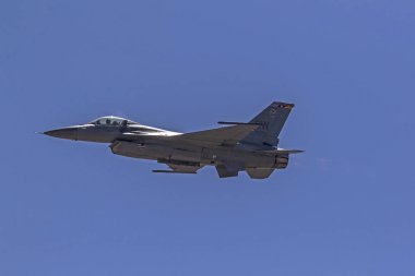 Uçak ABD Hava Kuvvetleri F-16 savaş uçağı
