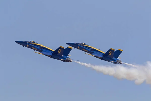 Letoun námořnictva Blue Angels f-18 Hornet na 2016 Miramar Air Show v San Diegu — Stock fotografie