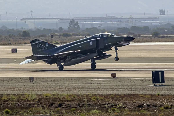 Avião F-4 Phantom caça a jato voando no 2016 Miramar Air Show em San Diego — Fotografia de Stock