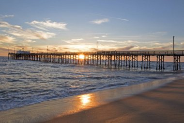 Kış aylarında iskelede Newport Beach, California Sunset