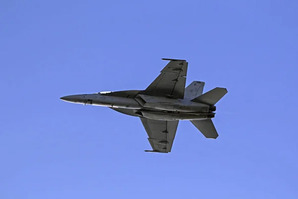 Airplane US Military F-18 fighter jet flying at 2016 Huntington Beach Air Show — Stock Photo, Image