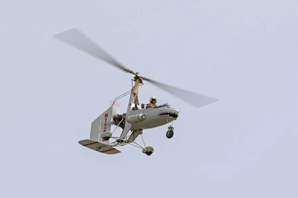 Helicóptero voando no 2017 Cable Air Show na Califórnia — Fotografia de Stock