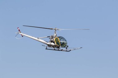 Tarım haşere kontrolü için kullanılan helikopter